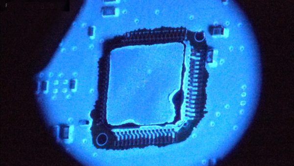 04-SMT-component-inspection-under-uv-600x338