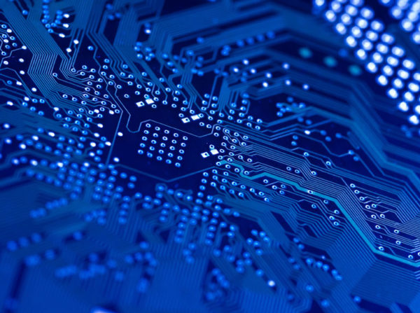 04-pcb-under-UV-768x572-1-600x447