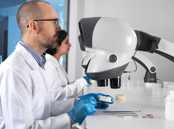 2.Natural-posture-Mantis-dental-application-feature-image-768x572px-600x447