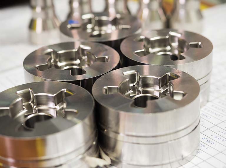 Plastic-extrusion-mould-768x572px